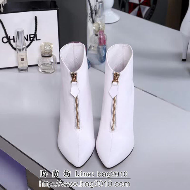 DIOR迪奧 秋冬新款 粒面牛皮 爆款 高跟短靴 白色 QZS2704